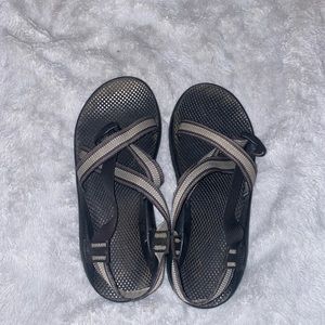 Mens 11 Chacos - silver and black straps